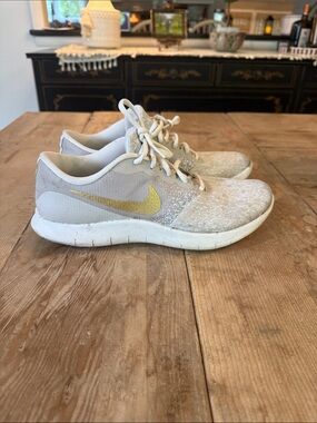 Nike Women's Light Gray Sneakers with Gold Swoosh